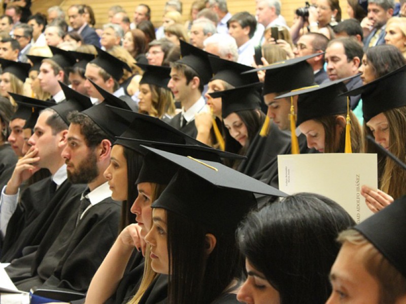 В Армении студентов выпускных курсов на время пандемии освободят от учебной платы 