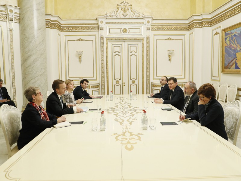 Пашинян обсудил с представителями Евросоюза отношения Армении с ЕС и Азербайджаном
