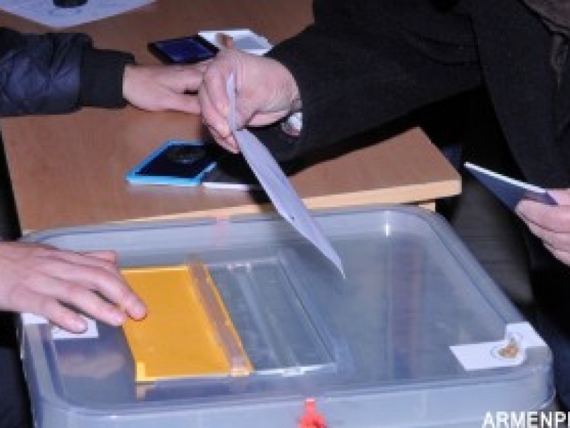 По состоянию на 14:00 в референдуме приняли участие 24,26% избирателей