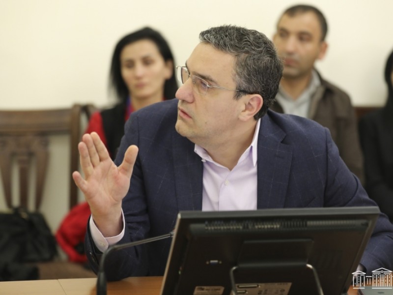 Оппозиция не сдается: Казинян в 8-ой раз выдвинут и не избран зампредом комиссии НС