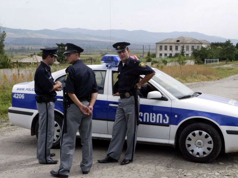 Двое жителей Зугдиди были ранены полицией при попытке контрабанды сигарет из Абхазии