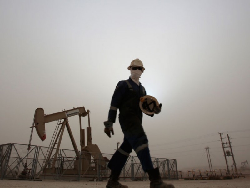 Reuters: Иран отказывается торговать нефтью за доллары