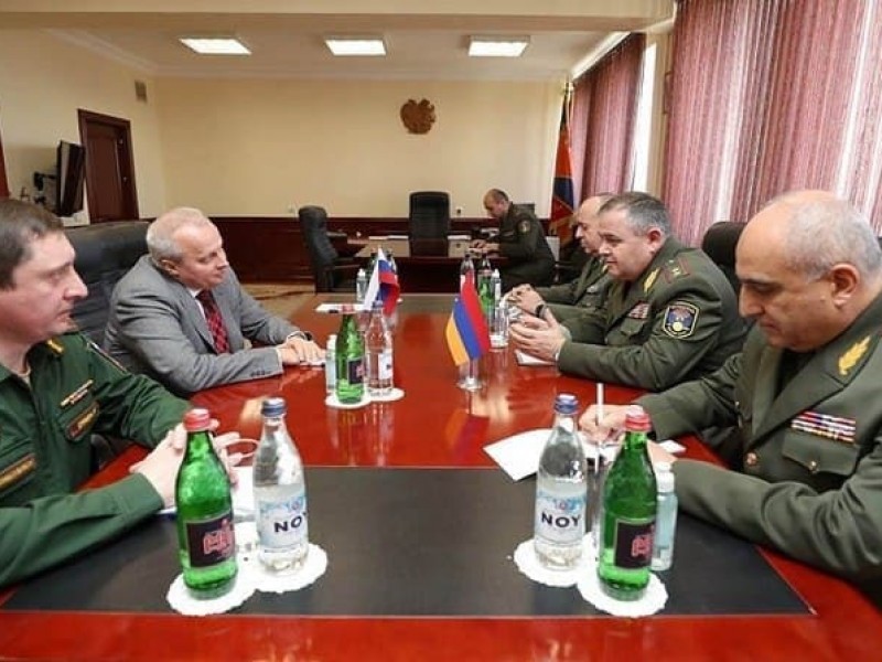 Глава Генштаба ВС обсудил с послом России армяно-российское оборонное сотрудничество