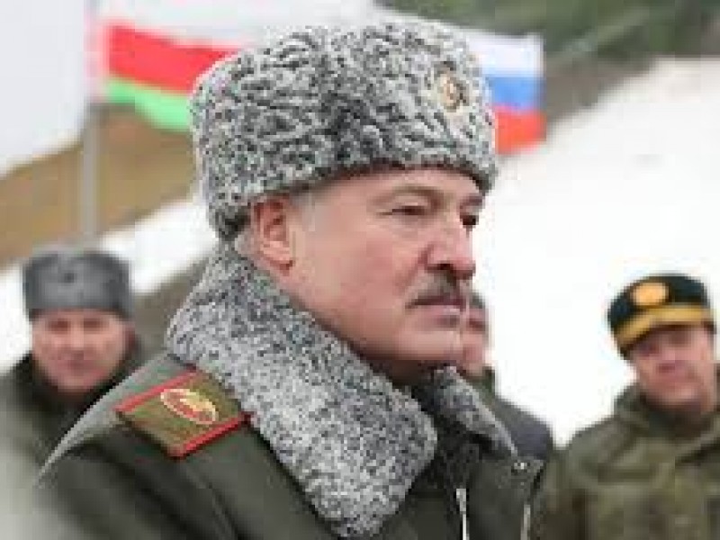 Лукашенко: Россия продолжит поставлять Белоруссии вооружения и бронетехнику