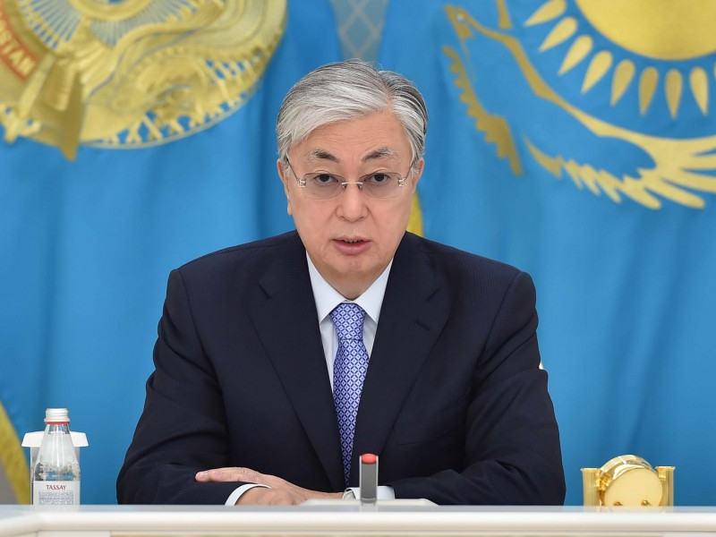 В Казахстане из-за коронавируса госслужащим запретили зарубежные командировки