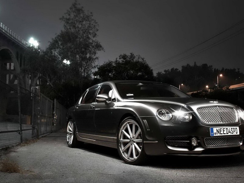 Անհայտ անձը Երևանում առևանգել է հայտնի գործարարի Bentley-ն
