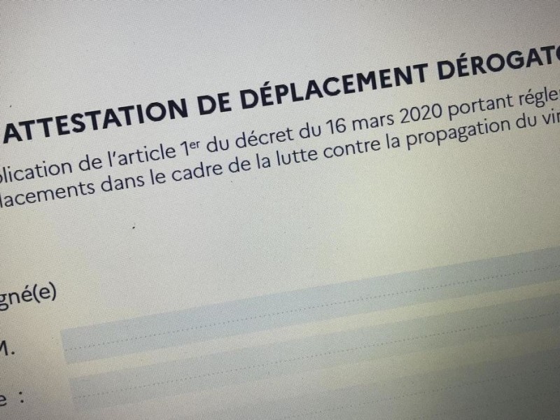 Во Франции ввели формуляр для выхода из дома из-за коронавируса