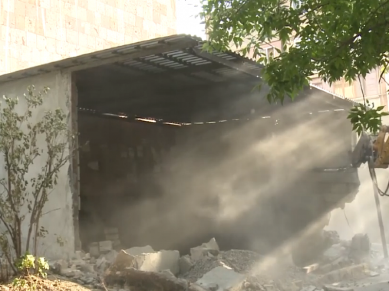 Мэрия Еревана продолжает демонтаж незаконных построек (ВИДЕО)