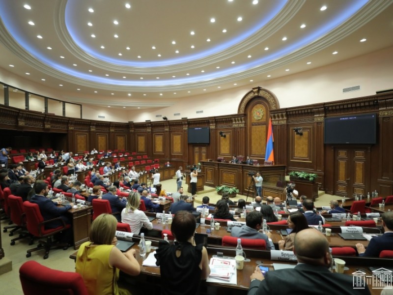 Парламент исчерпал повестку: Скандальный пакет реформ принят в окончательном чтении