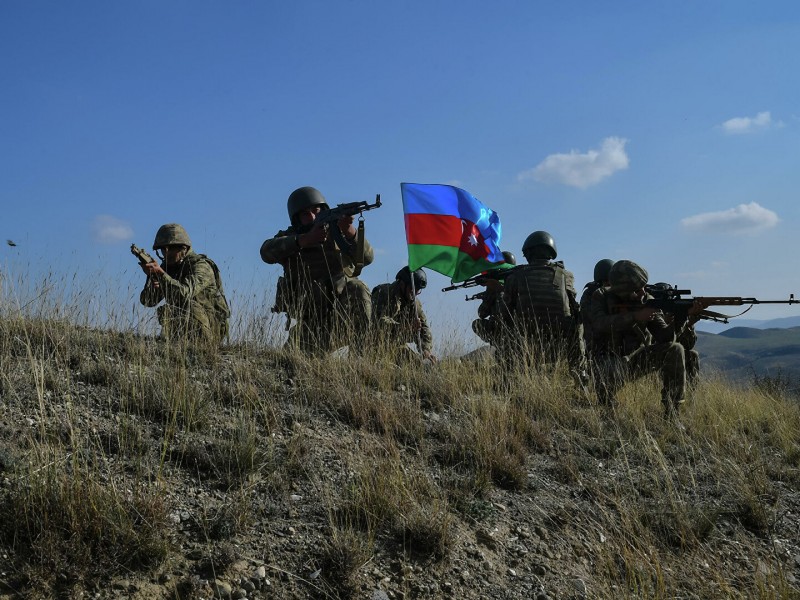 МО: Подразделения ВС Азербайджана открыли огонь по армянским позициям