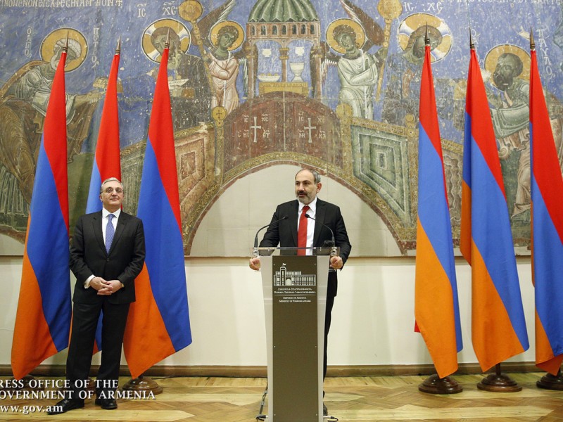 Дипломаты требуют отставки премьер-министра Никола Пашиняна