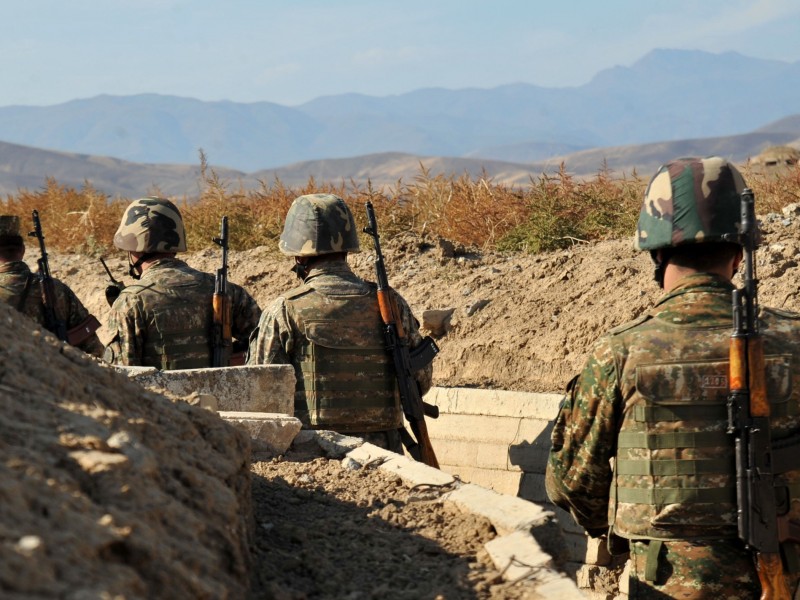 Ситуация на армяно-азербайджанской границе ночью была относительно спокойной - МО