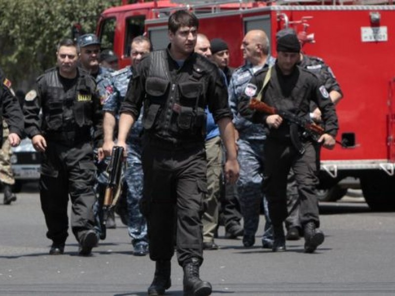 Эксперт: Захват заложников в Ереване - реакция на встречу Саргсяна и Алиева