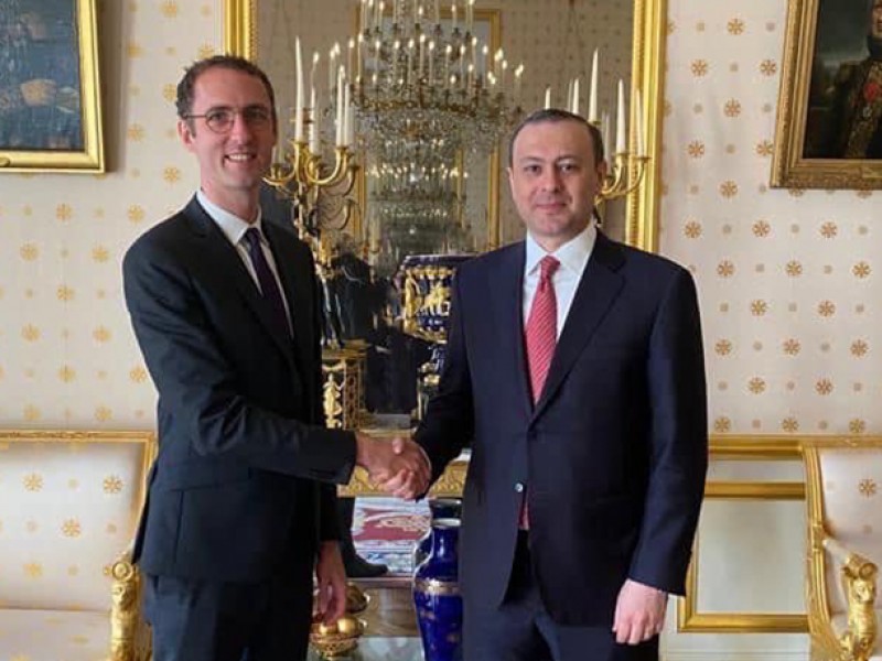 Секретарь Совбеза Армении встретился с дипломатическим советником министра ВС Франции 