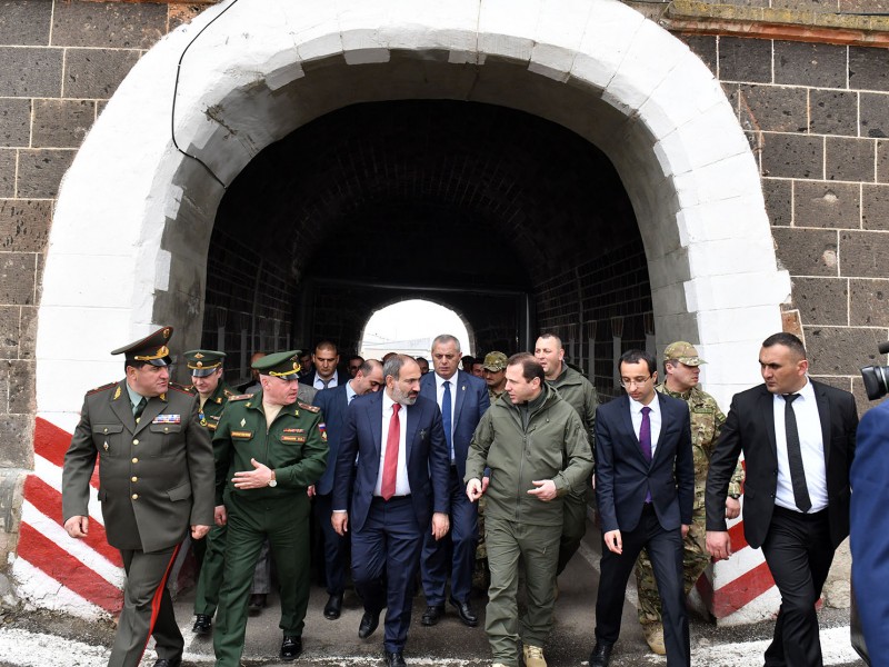 Никол Пашинян посетил 102-ю российскую военную базу Гюмри