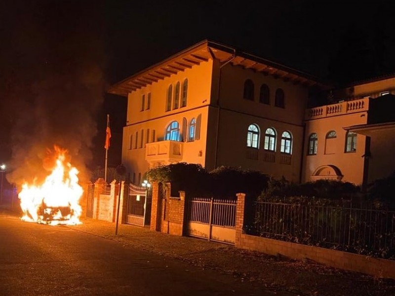 В Берлине подожгли служебную машину посольства Армении 