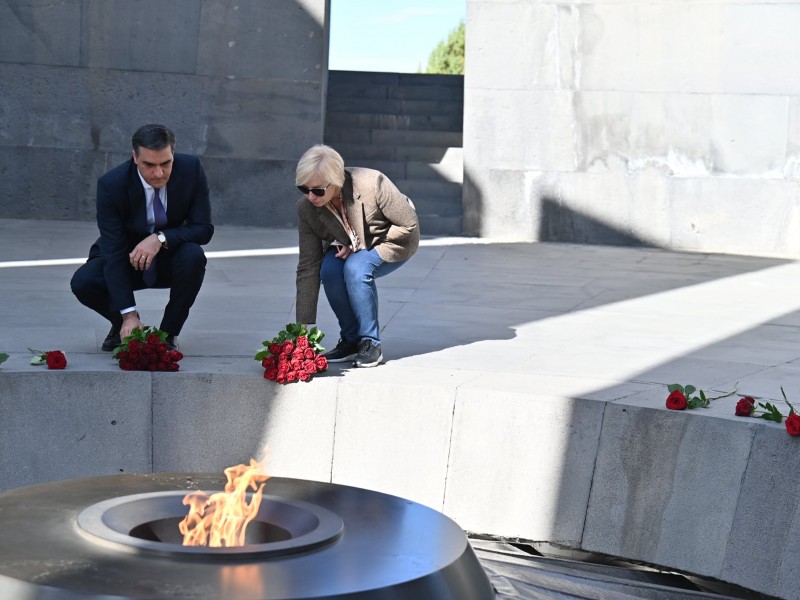 Омбудсмены Армении и Украины посетили Мемориальный комплекс 