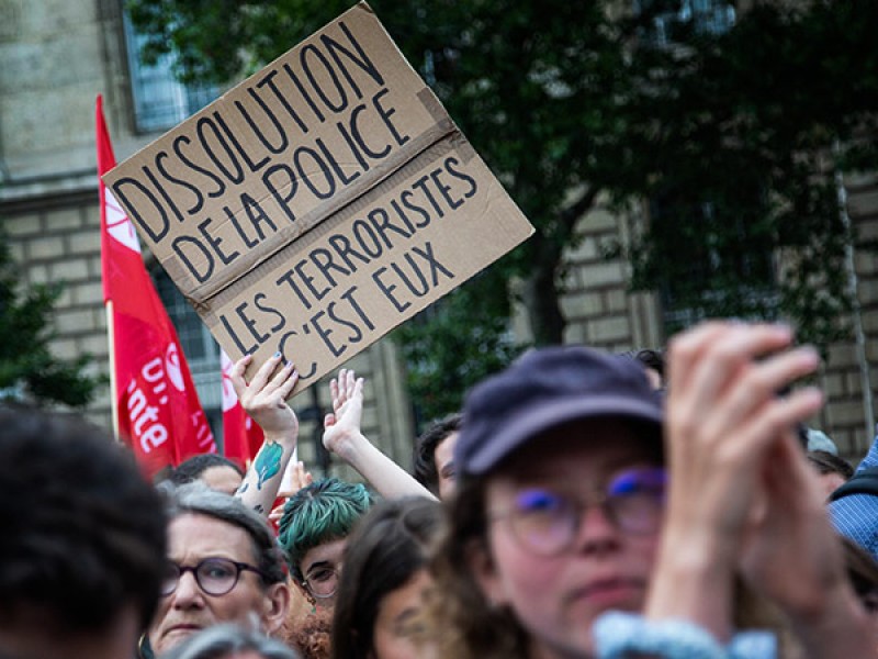 Полиция Франции задержала 150 человек в ходе ночных беспорядков