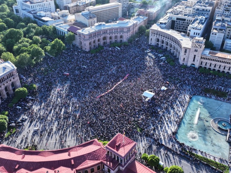 Митинг в Ереване: протестующие ждут выполнения их требования по отставке Пашиняна