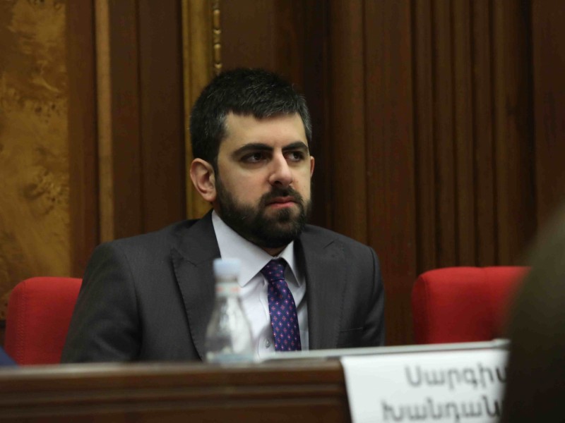 Саркис Ханданян избран главой Комиссии НС по внешним отношениям
