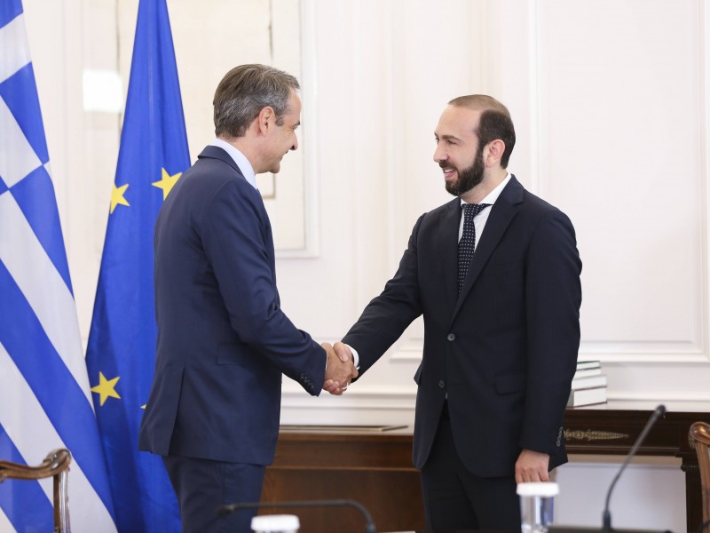 Мирзоян и Мицотакис обсудили сотрудничество в рамках формата Армения-Греция-Кипр