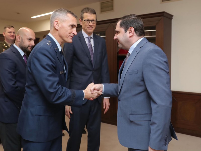 Сурен Папикян и директор Европейского командования США обсудили вопросы сотрудничества 