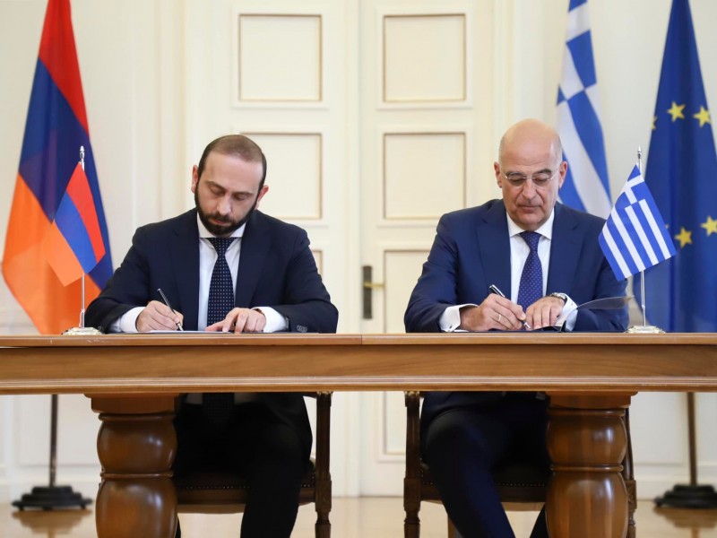 Главы МИД Армении и Греции подписали меморандум о взаимопонимании