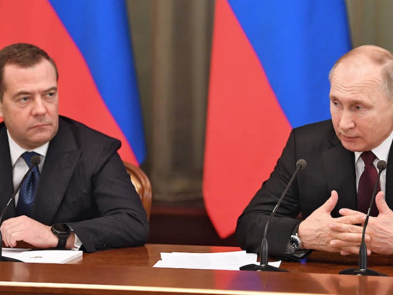 Медведев: Азербайджан и Армения должны быть признательны Путину за филигранную работу