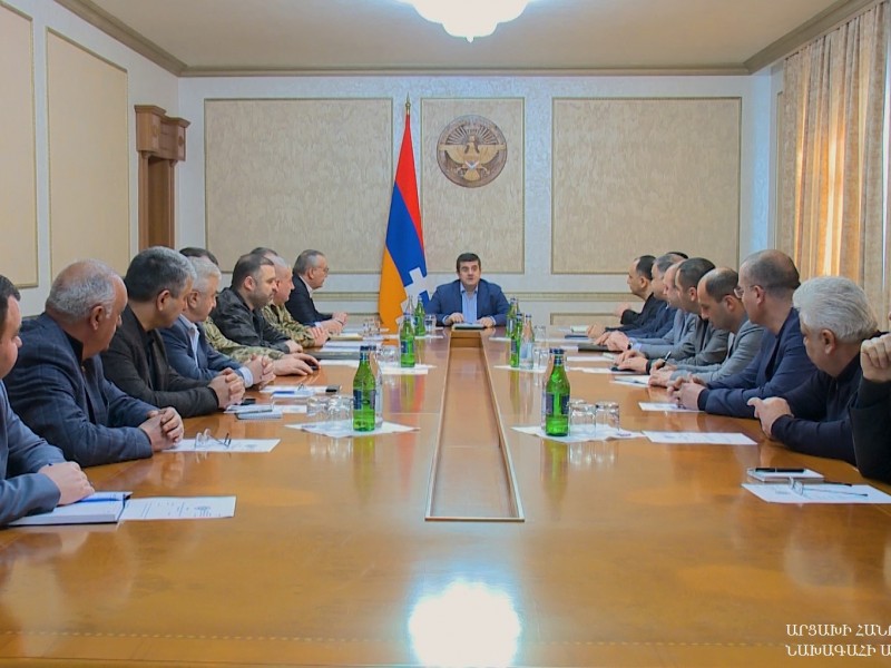 Президент Арцаха провел внеочередное расширенное заседание Совета безопасности