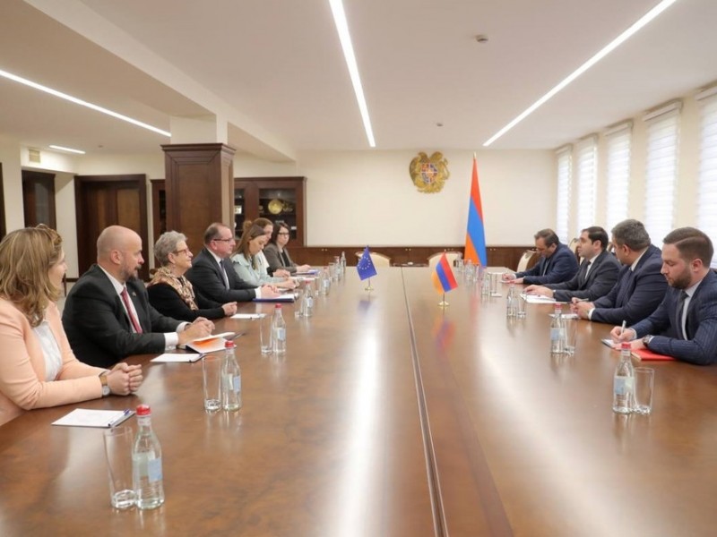 Сурен Папикян принял руководителя мониторинговой миссии ЕС в Армении Марека Щигела