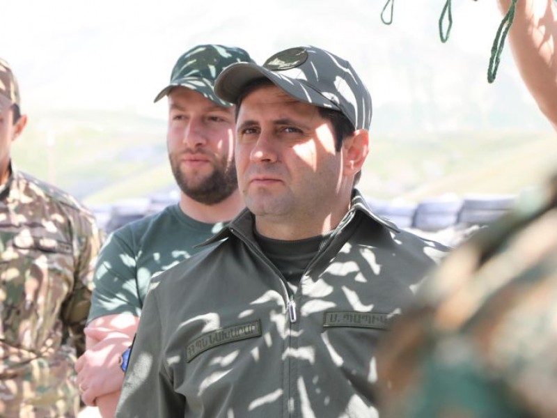 Министр обороны Армении посетил восточную пограничную зону