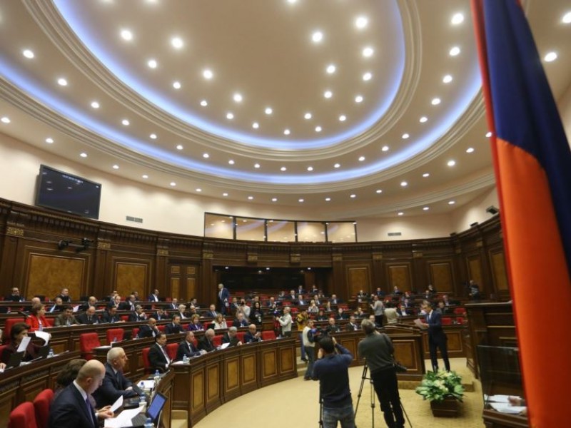 Парламент в первом чтении принял скандальный законопроект по оптимизации правительства