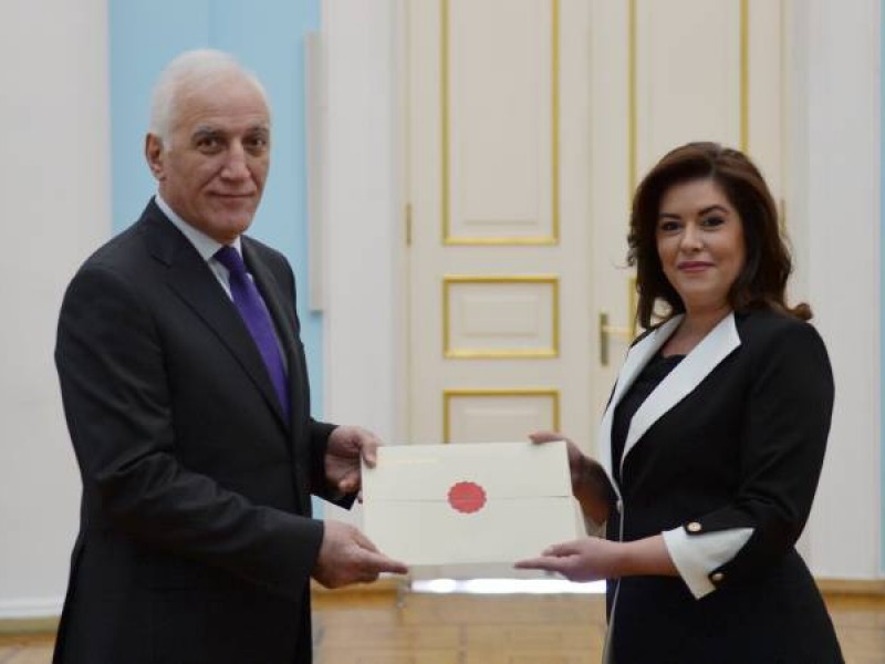 Новоназначенный посол Албании вручила верительные грамоты президенту Армении