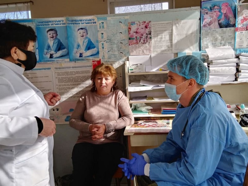 Медицинские бригады российских миротворцев приступили к оказанию помощи в Карабахе