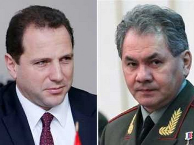 Министры обороны Армении и России обсудили оперативную ситуацию в Карабахе