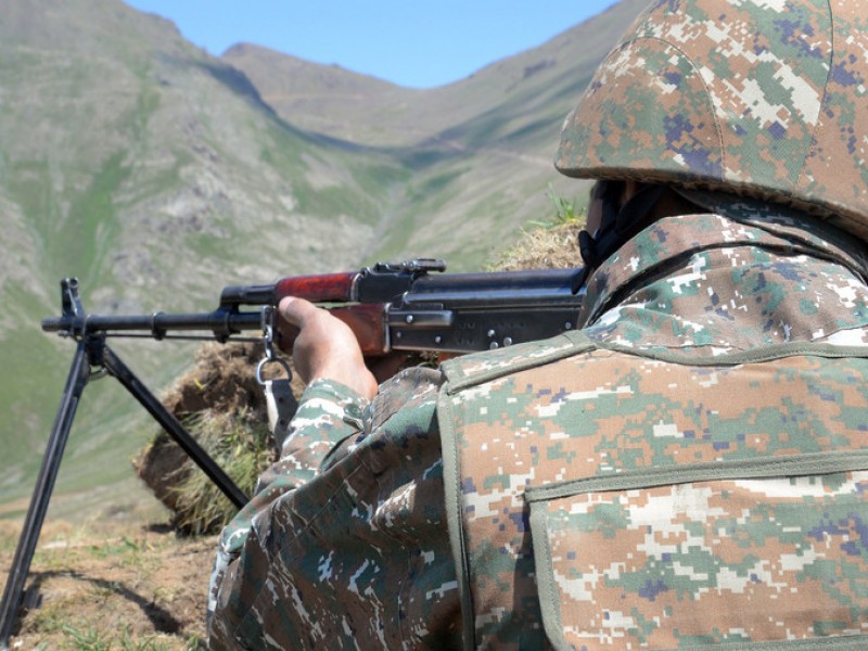 ВС Азербайджана открыли огонь по армянским позициям - Минобороны