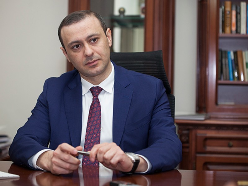Мы обещали не вендетту, а кадровую резню: Секретарь Совбеза Армении