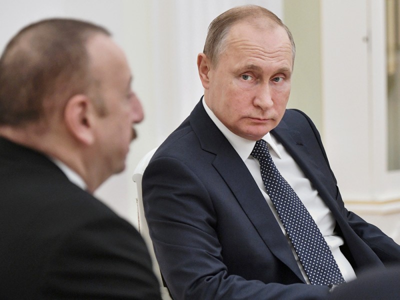 Путин и Алиев переговорили по телефону 