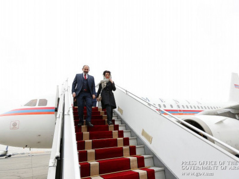 Նիկոլ Փաշինյանը տիկնոջ՝ Աննա Հակոբյանի հետ երկօրյա պաշտոնական այցով ժամանել է Իրան