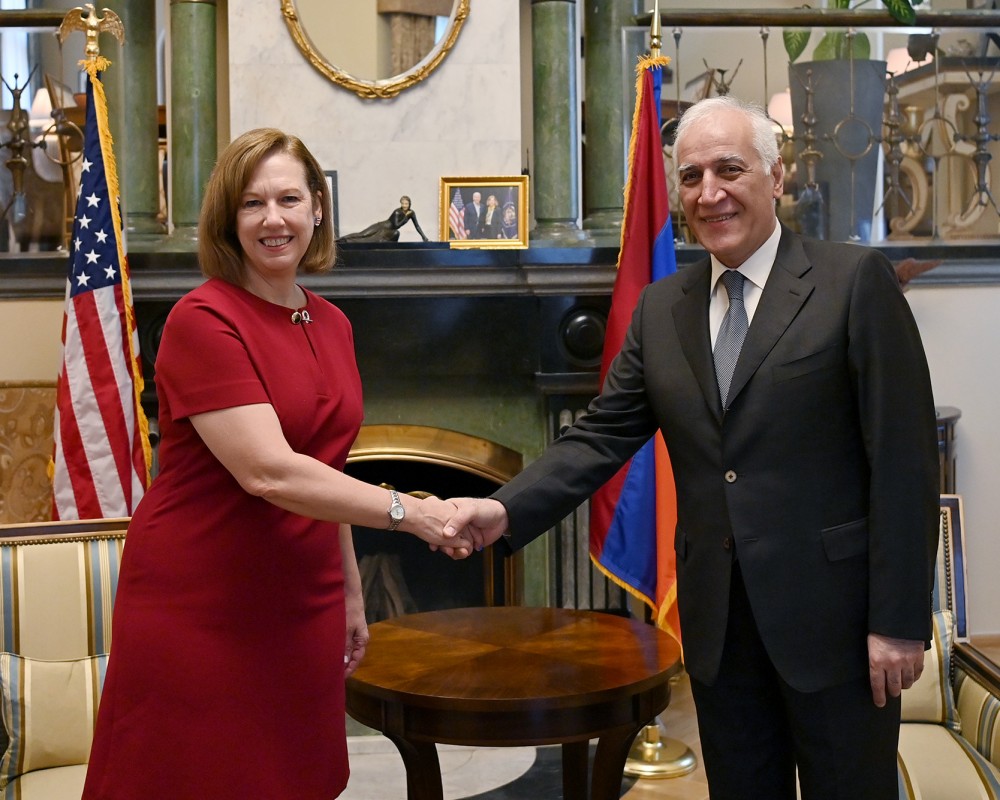 Президент Армении поздравил посла США с Днём независимости 