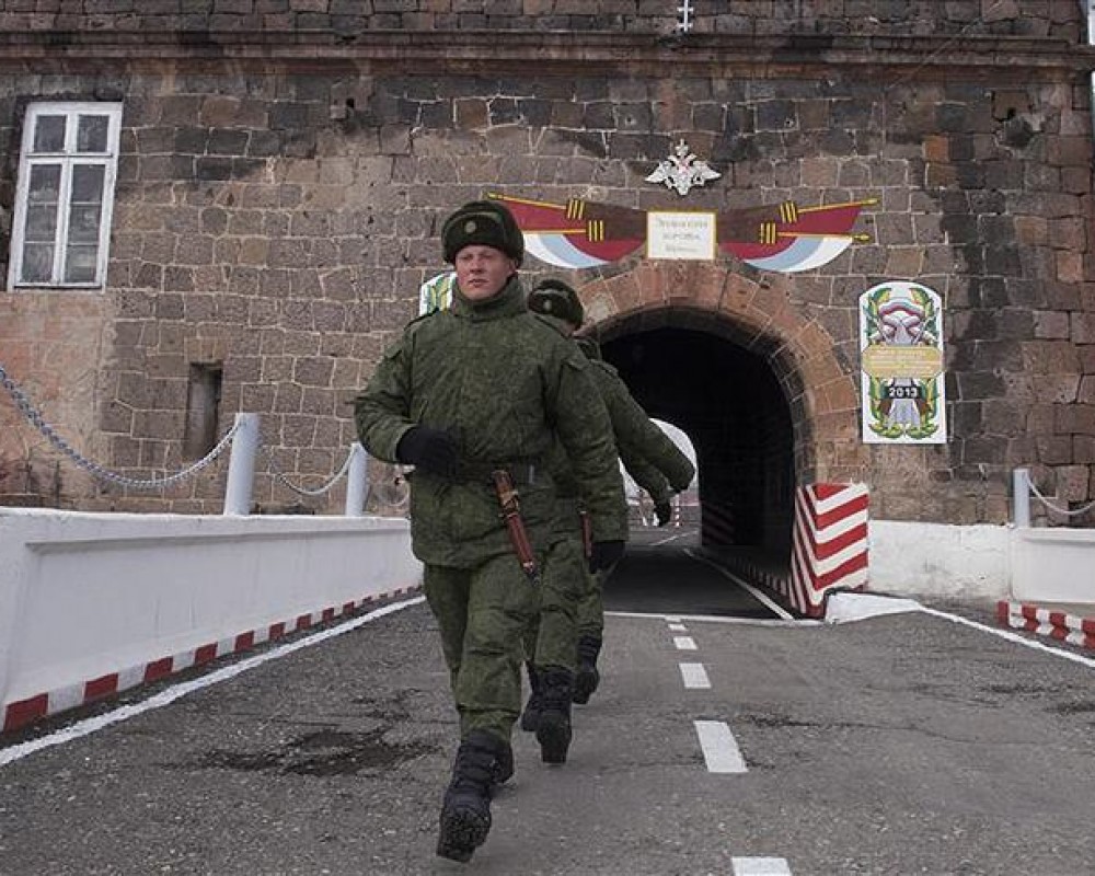 Источник: Командиром российской военной базы в Армении стал Владимир Устинов