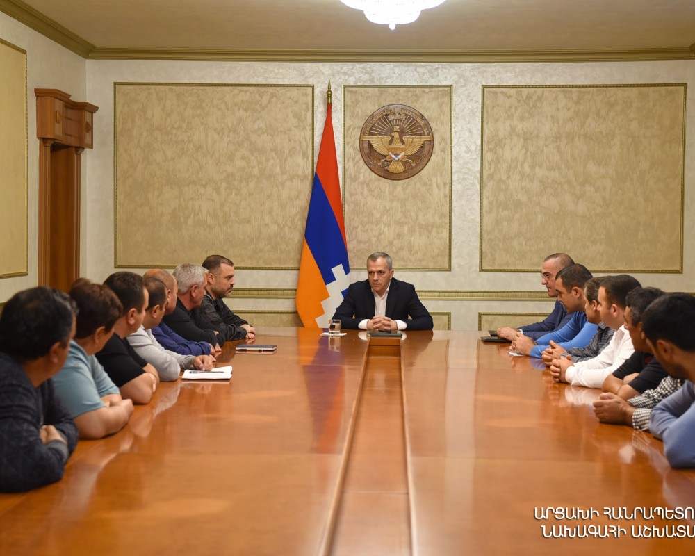 Президент Арцаха встретился с группой вынужденных переселенцев из Гадрутского района