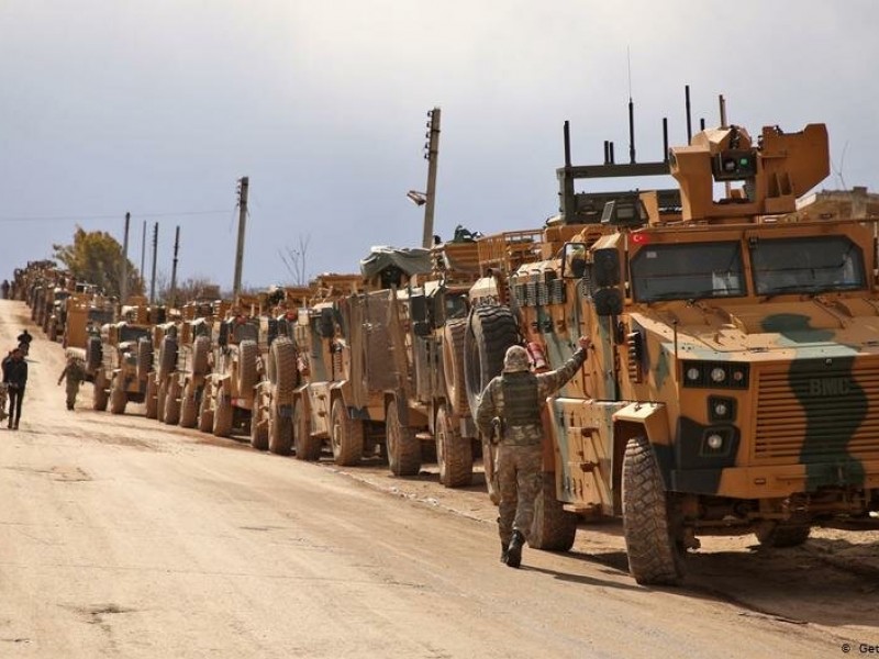 Турецкая военная колонна подверглась ракетному обстрелу в сирийском Идлибе 