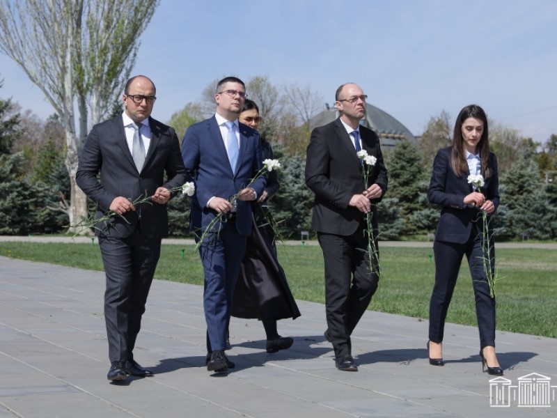 Хорватские парламентарии посетили мемориальный комплекс в Цицернакаберде