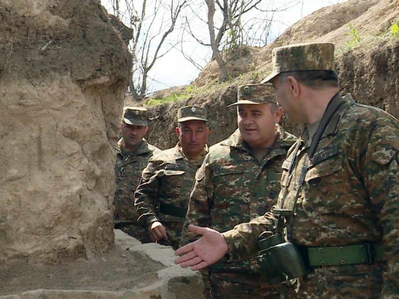Начальник Генштаба ВС Армении Артак Давтян посетил боевые позиции