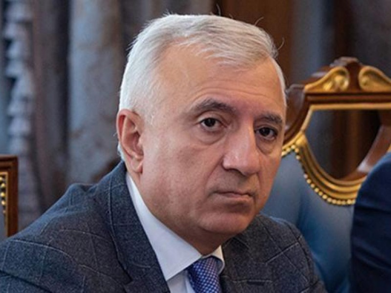 Геворг Даниелян: Азербайджан должен принять новую конституцию