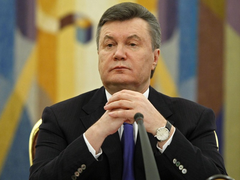 Янукович призвал Зеленского любой ценой остановить кровопролитие