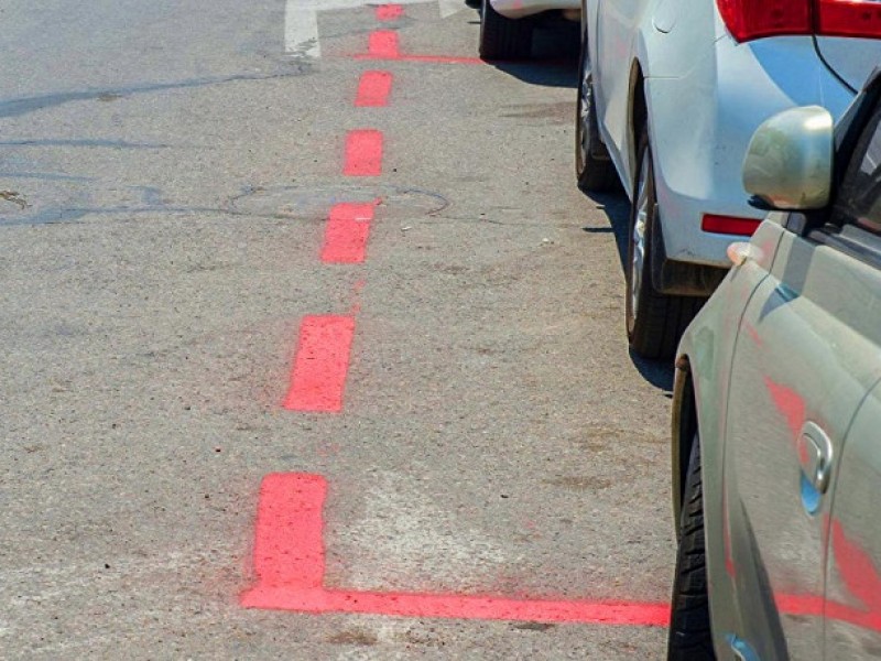 Электромобили освобождаются от оплаты за парковку на красных линиях в центре Еревана