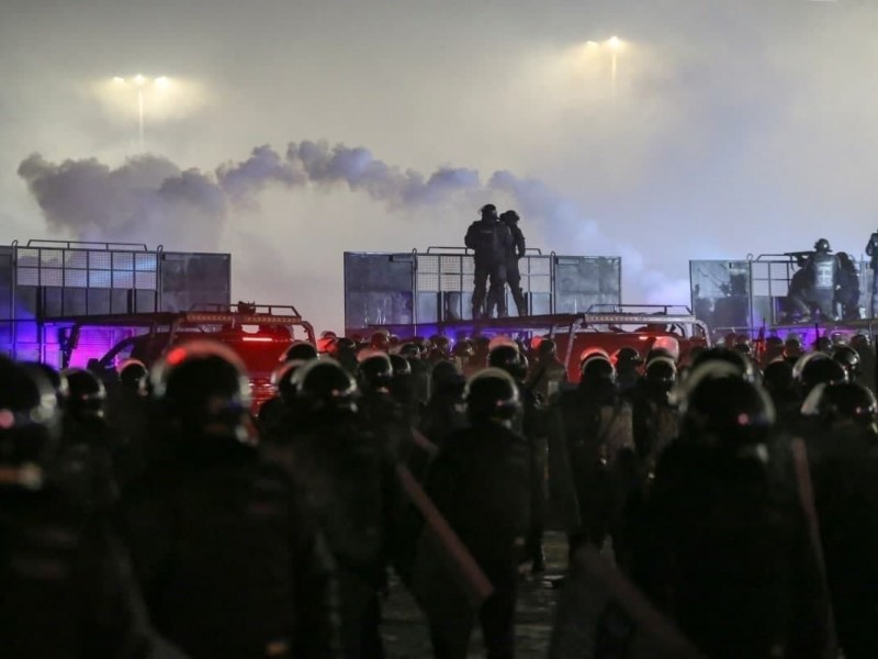 Протестующие в Алма-Ате ворвались в здание городской администрации