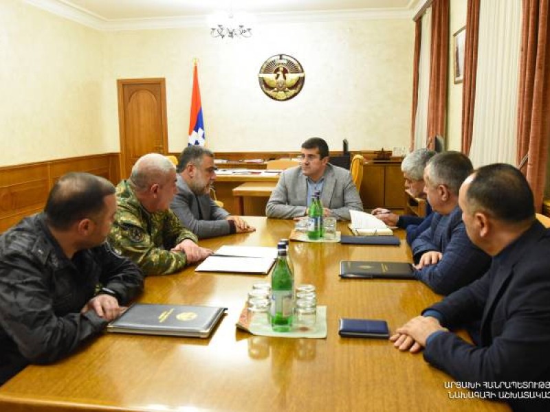 Президент Арцаха обсудил с силовиками сложившуюся в стране кризисную ситуацию